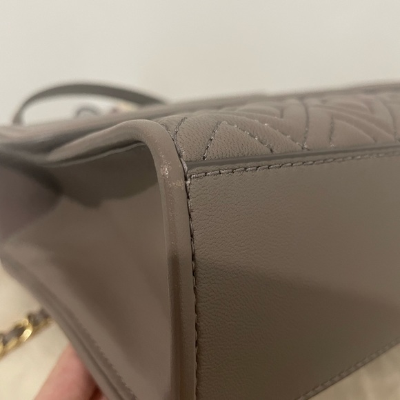 Tory Burch FLEMING CONVERTIBLE SHOULDER BAG. - Picture 7 of 15